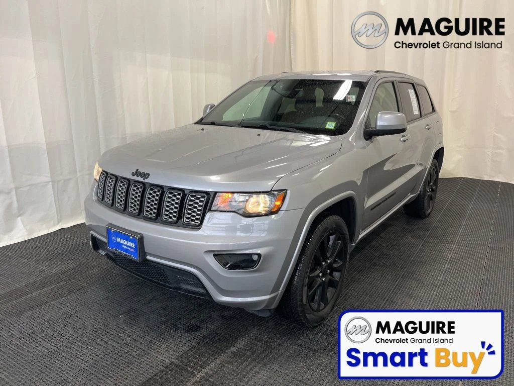 Used 2019 Billet Silver Metallic Clearcoat Jeep Altitude image 1