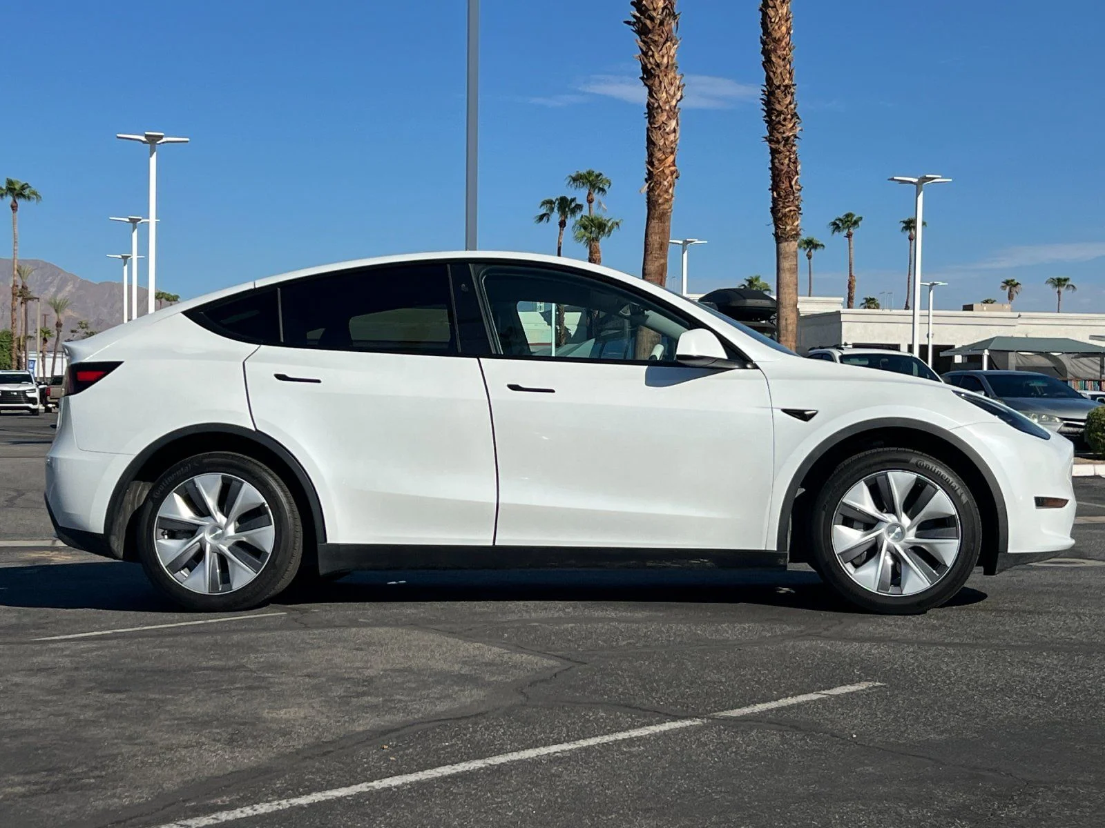 Used 2023 White Tesla Long Range image 2