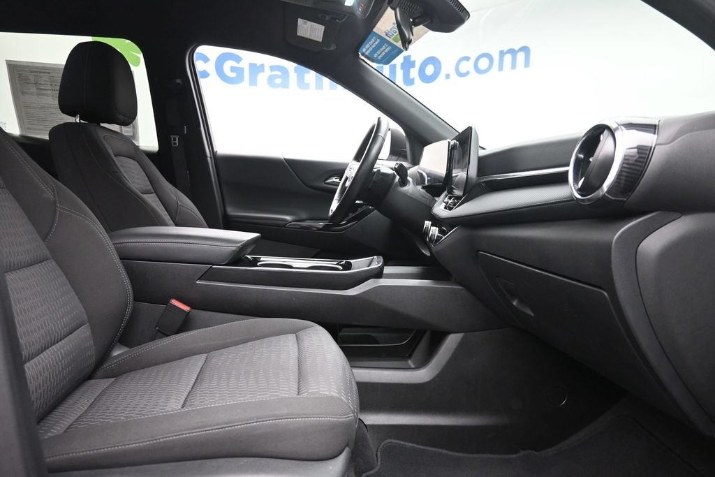 Used 2025 White Chevrolet LT image 9
