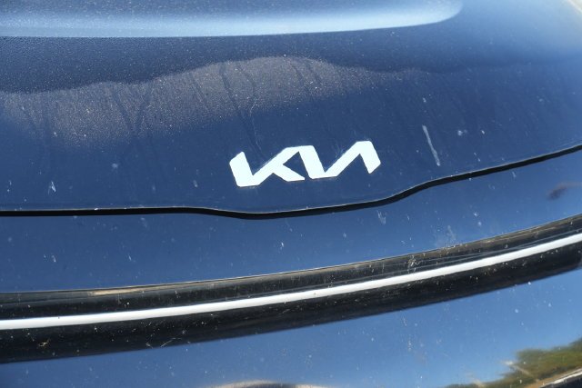 Used 2022 Black Kia S image 6