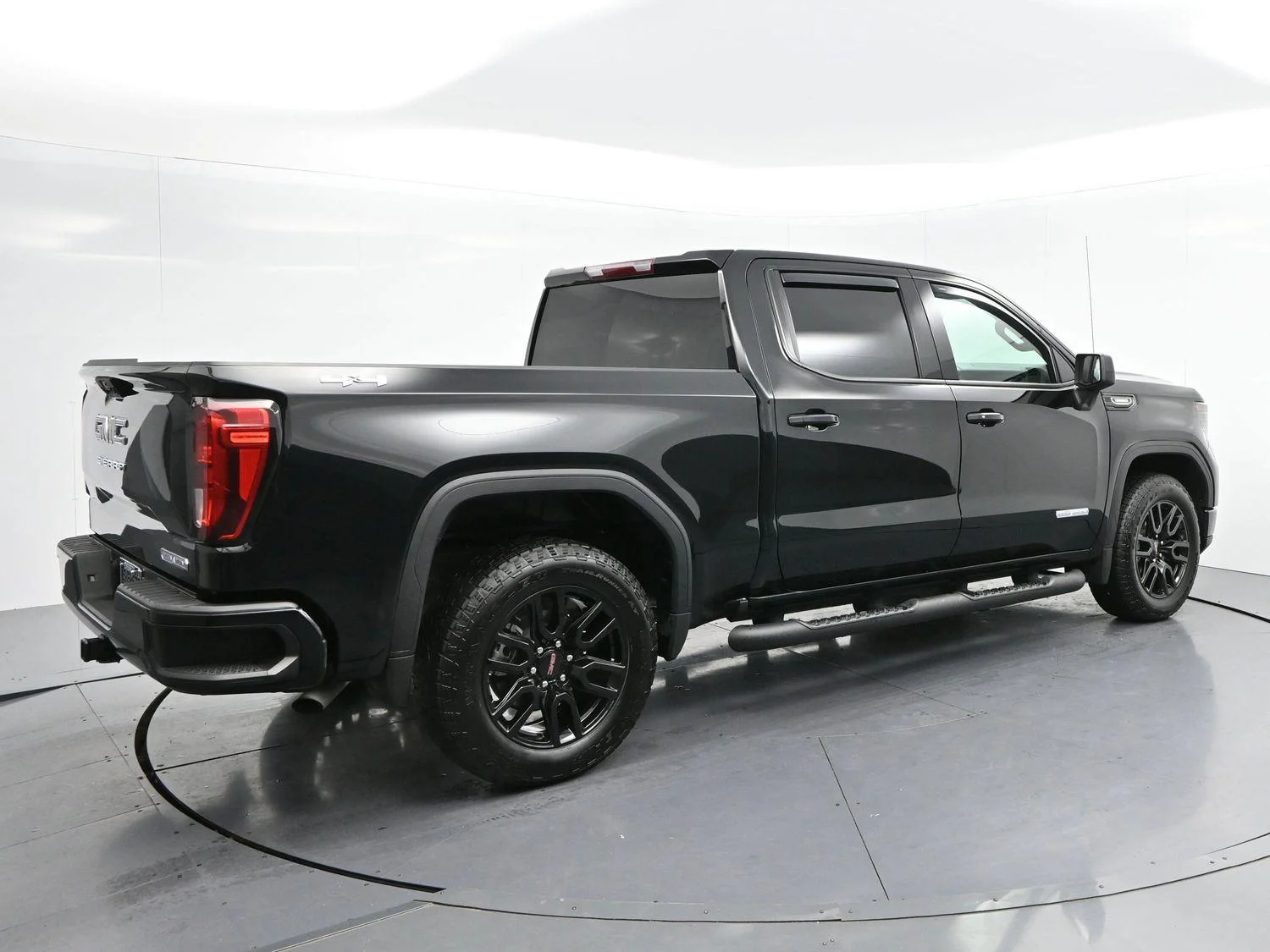 Used 2025 Onyx Black GMC Elevation image 7