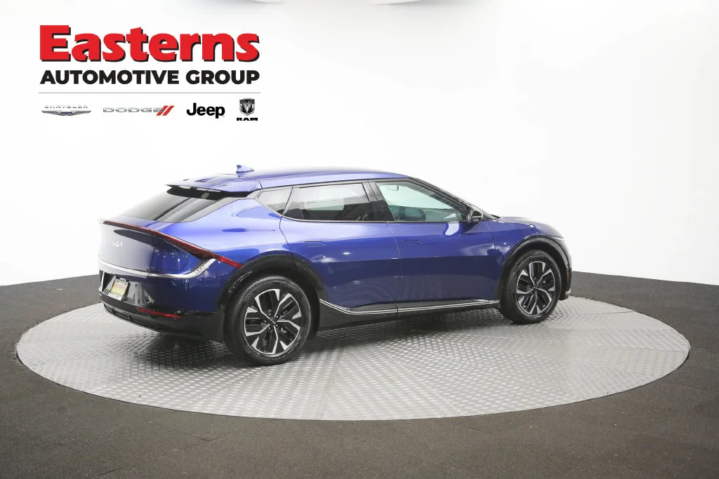 Used 2024 Blue Kia Wind image 36