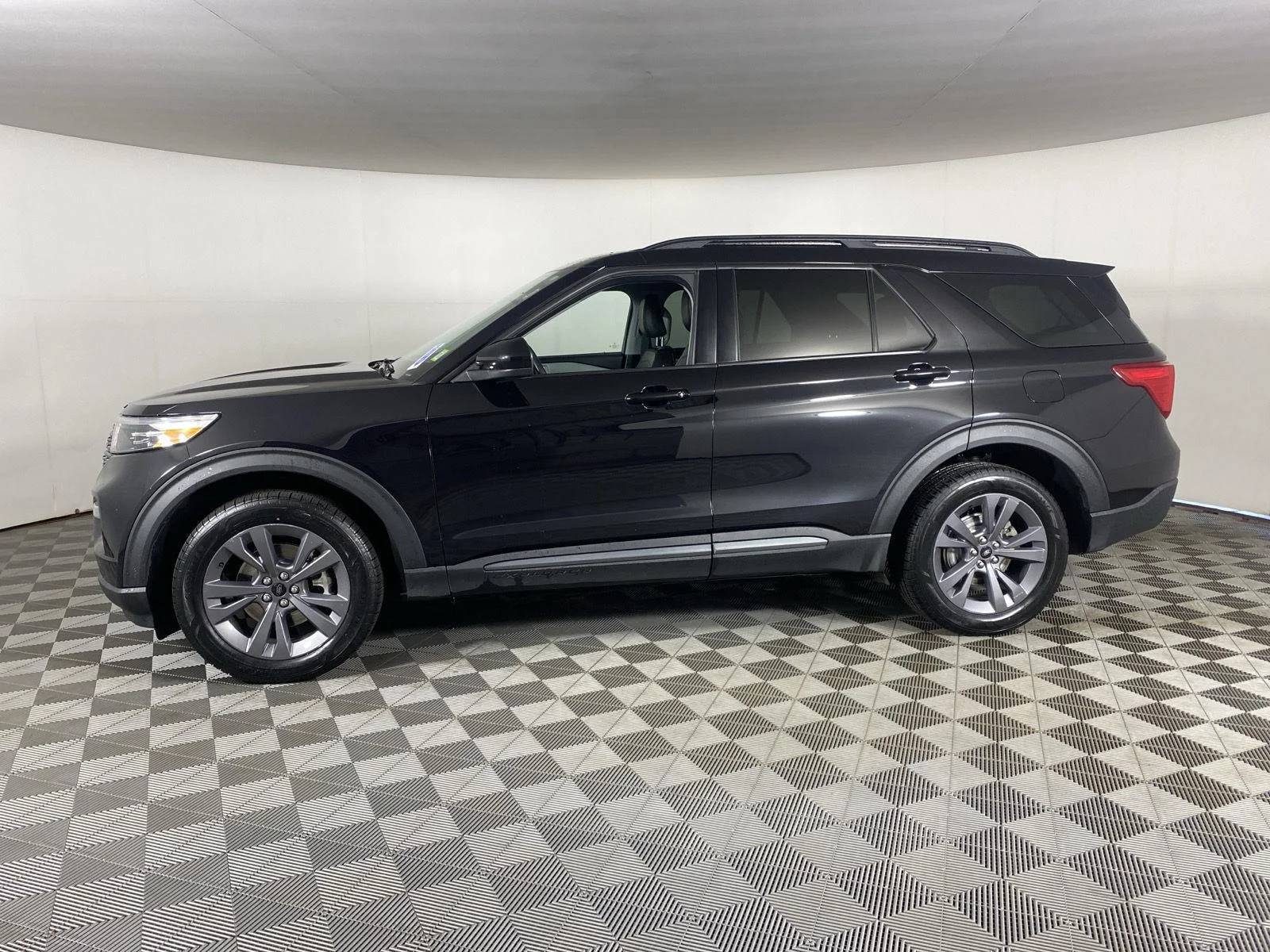 Used 2023 Agate Black Ford XLT image 4