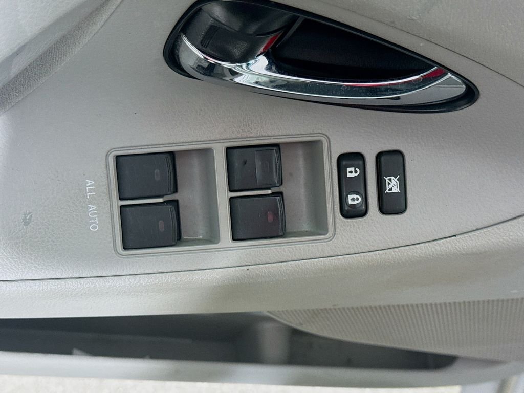 Used 2011 Silver Toyota  image 17