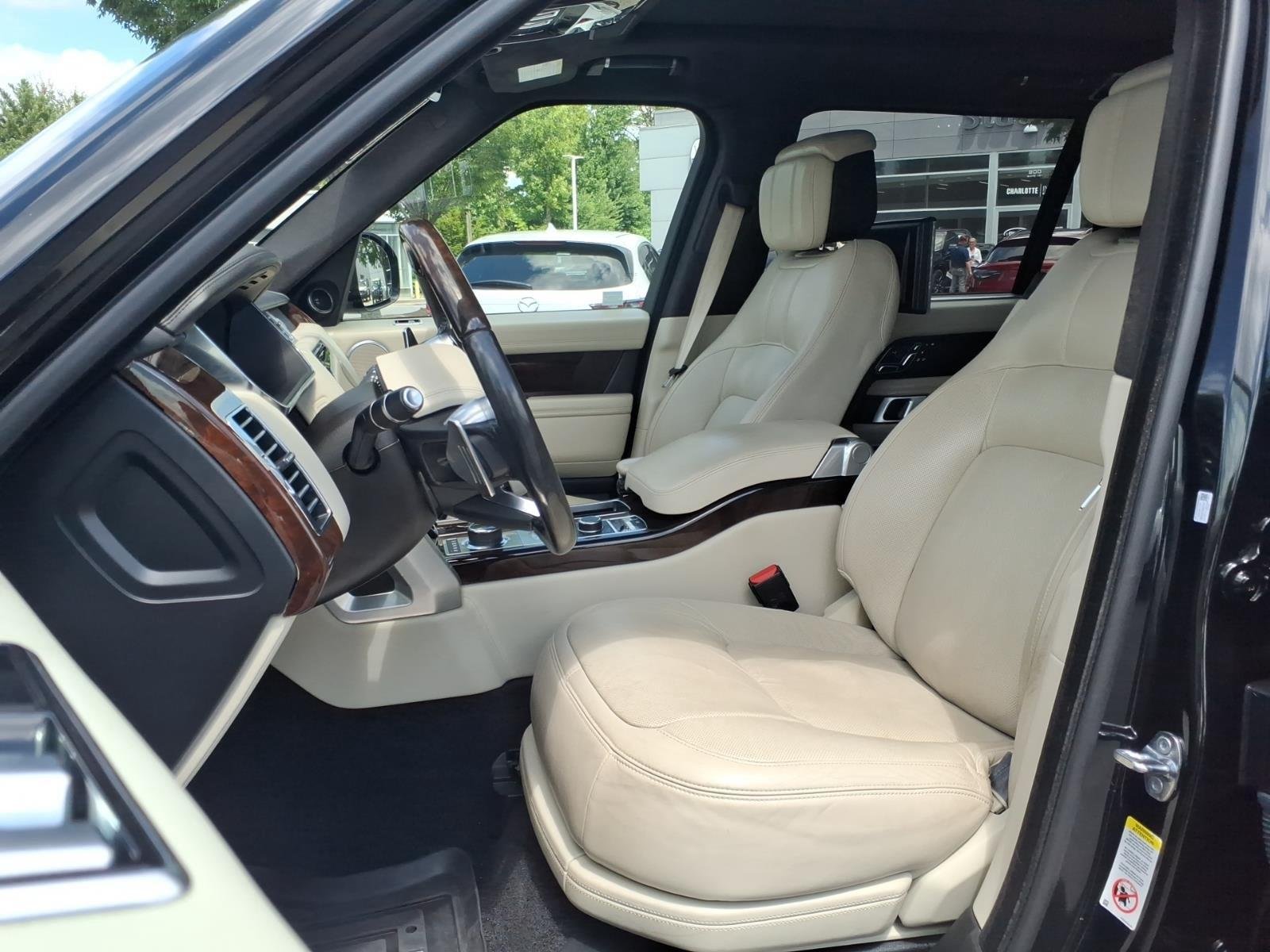 Used 2020 Santorini Black Metallic Land Rover Autobiography image 19