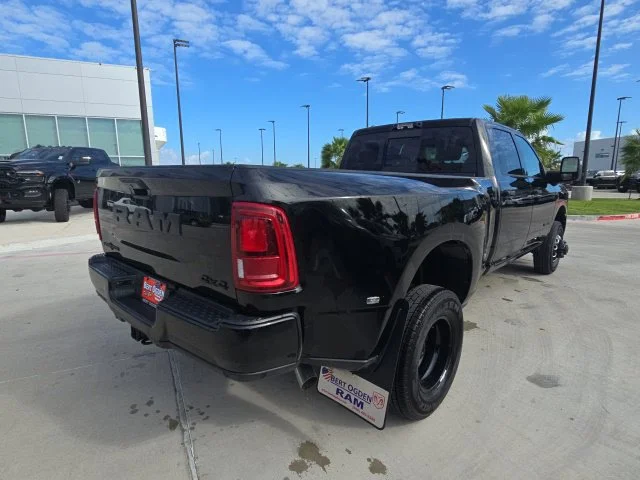 New 2027 Diamond Black Crystal Pearl-Coat Exterior Paint RAM Big Horn image 5