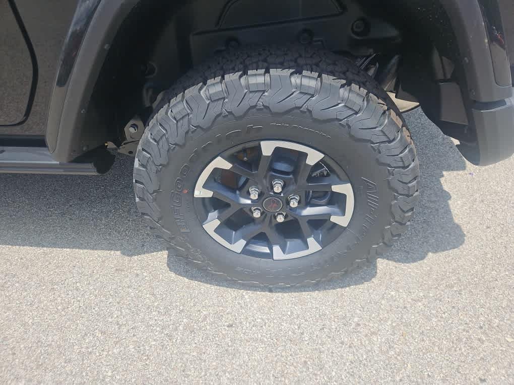 New 2026 Black Clearcoat Jeep Rubicon X image 3