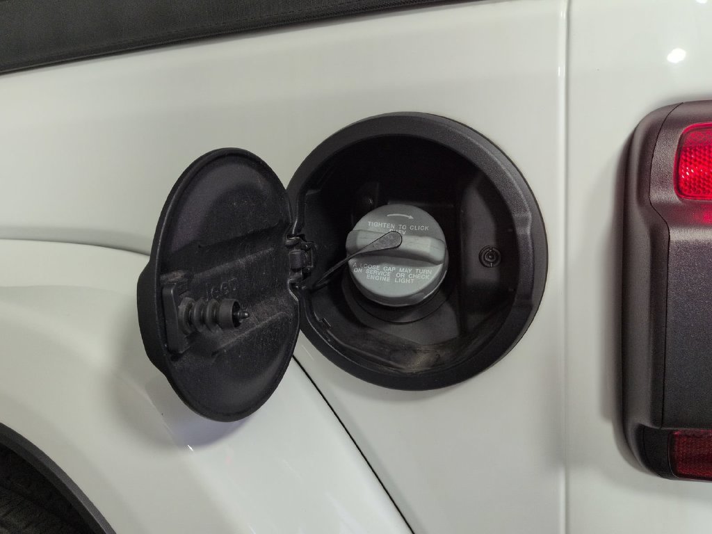 Used 2022 White Jeep Unlimited Sahara 4xe image 18