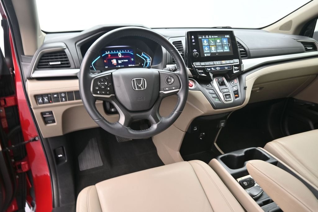Used 2023 Modern Steel Metallic Honda EX-L image 16