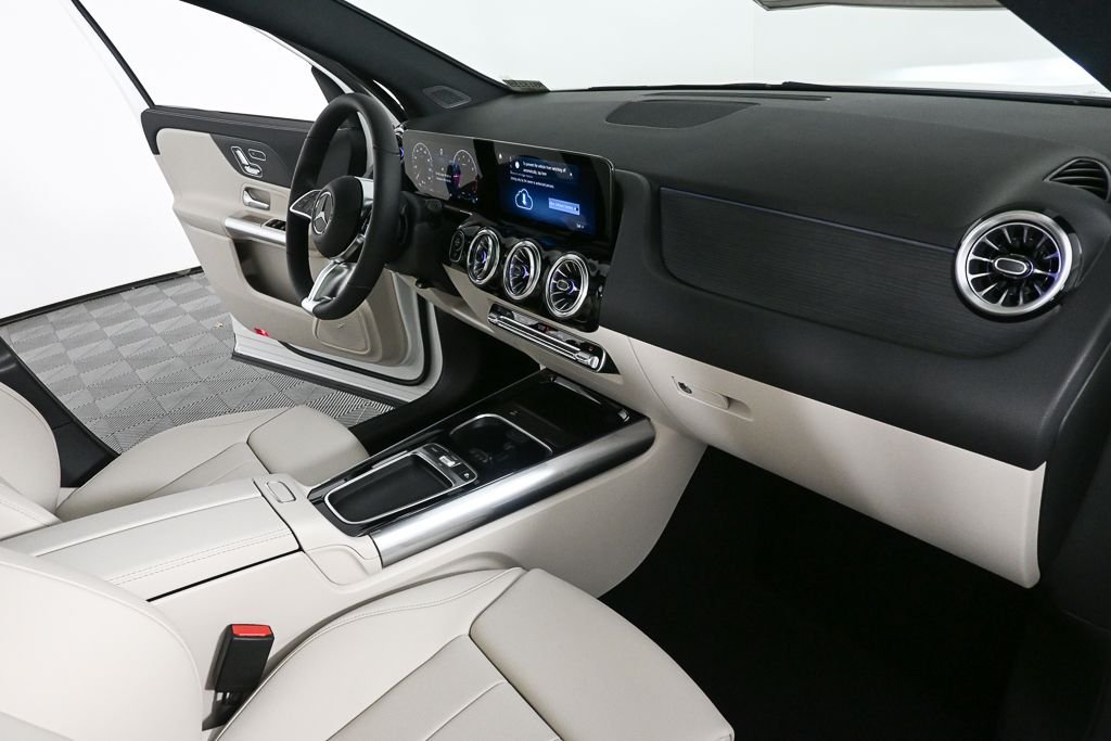New 2026 Polar White Mercedes-Benz GLA 250 image 24