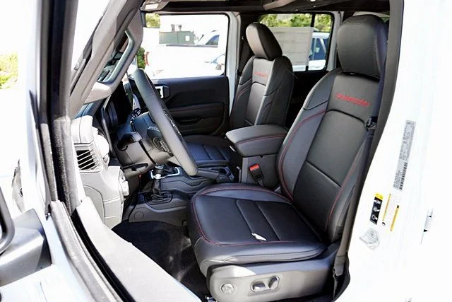 New 2026 Bright White Clear-Coat Exterior Paint Jeep Rubicon X image 22