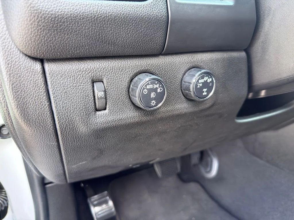 Used 2021 White Chevrolet LT image 26