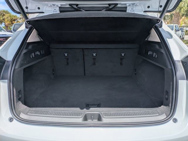 Used 2023 Summit White Buick Essence image 16
