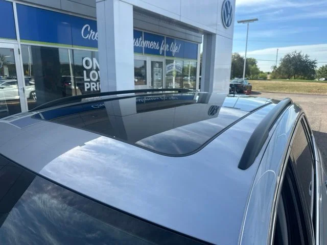 Used 2021 Silver Metallic Volkswagen 2.0T SE image 9