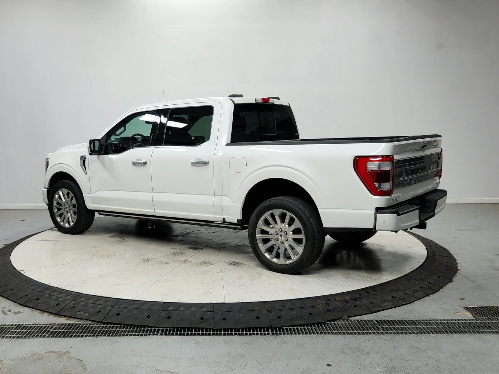 Used 2021 White Ford Limited image 6