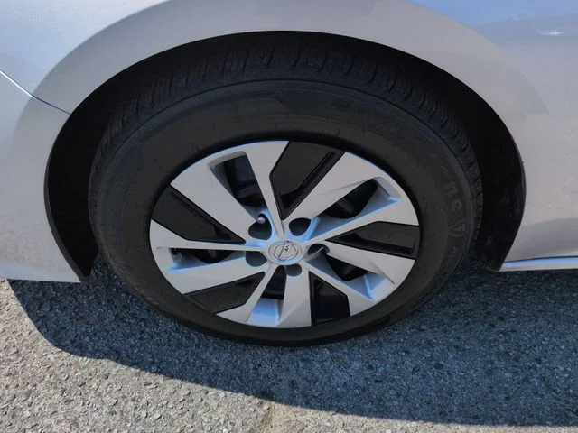 Used 2022 Silver Nissan 2.5 S image 10