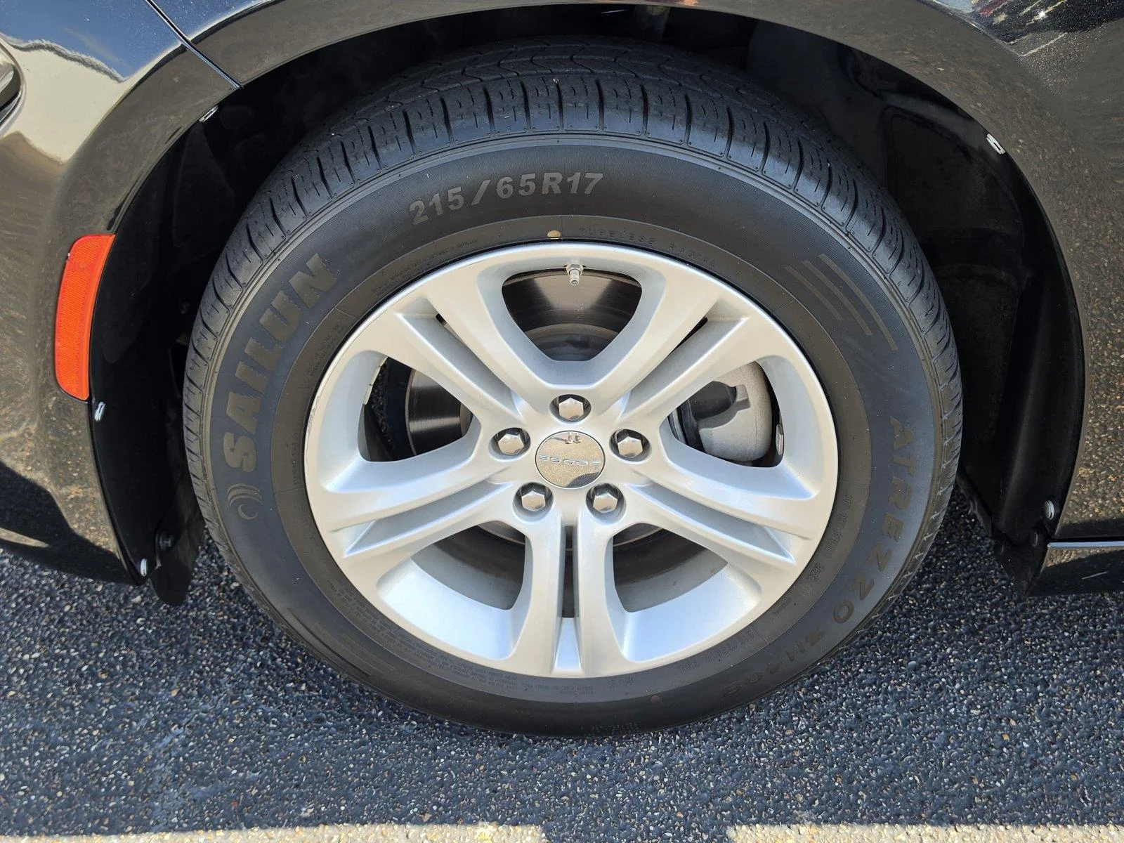 Used 2023  Dodge SXT image 34