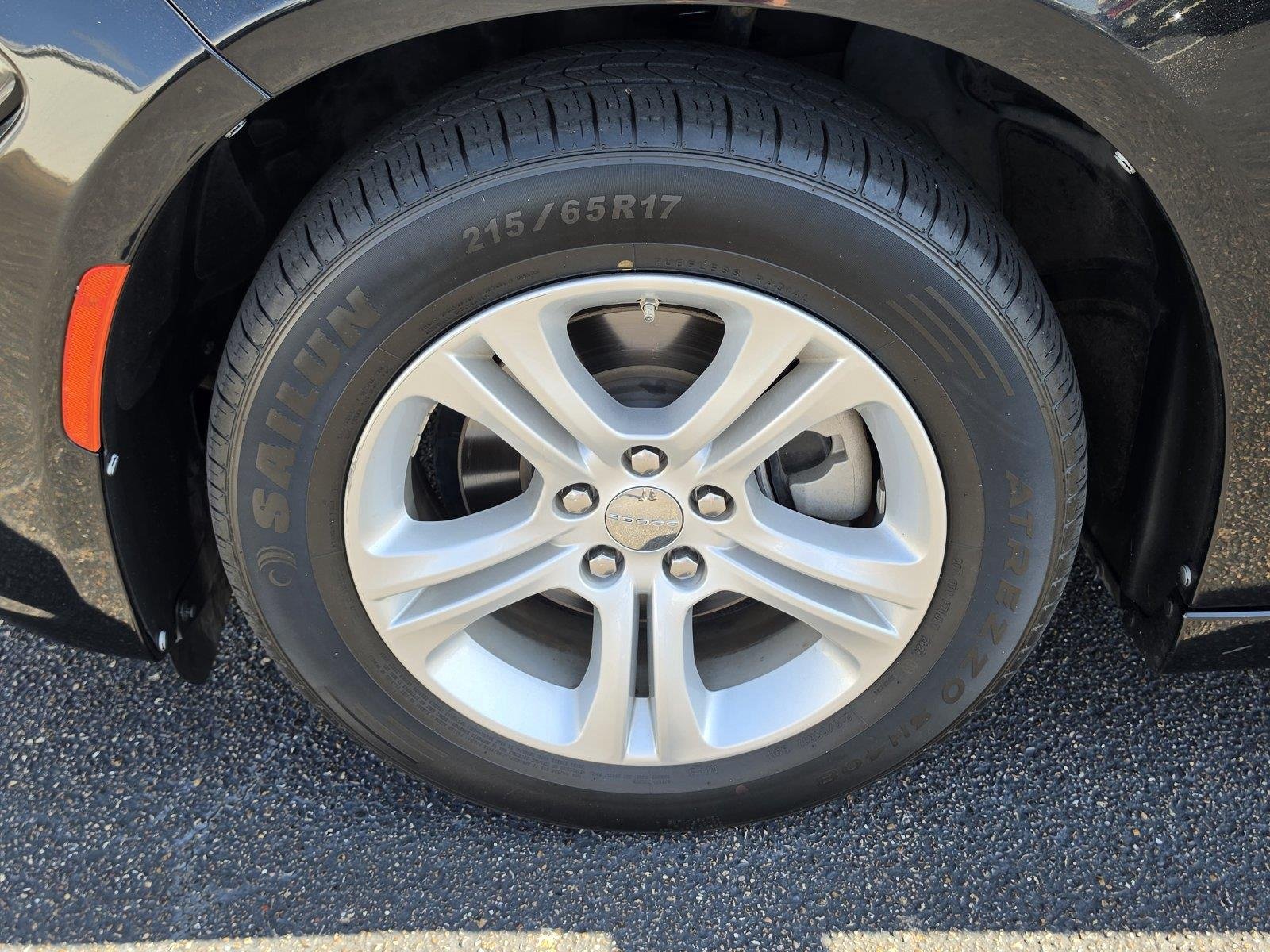 Used 2023  Dodge SXT image 34