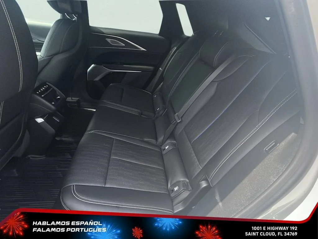 Used 2025 Crystal White Tricoat Cadillac Luxury 3 image 23