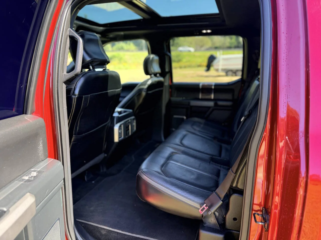 Used 2015 Red Ford Platinum 4x4 4dr SuperCrew 5.5 ft. SB image 17