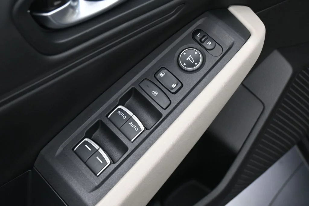 Used 2025 Gray Honda SE image 14