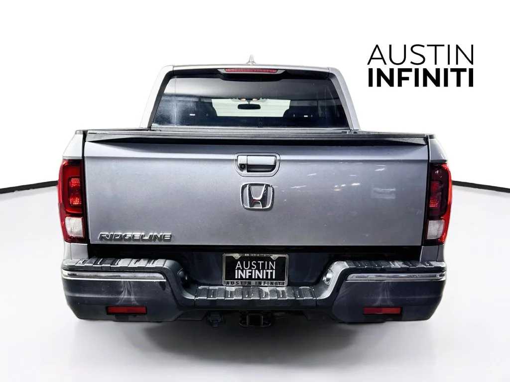Used 2017 Modern Steel Metallic Honda RTL image 6