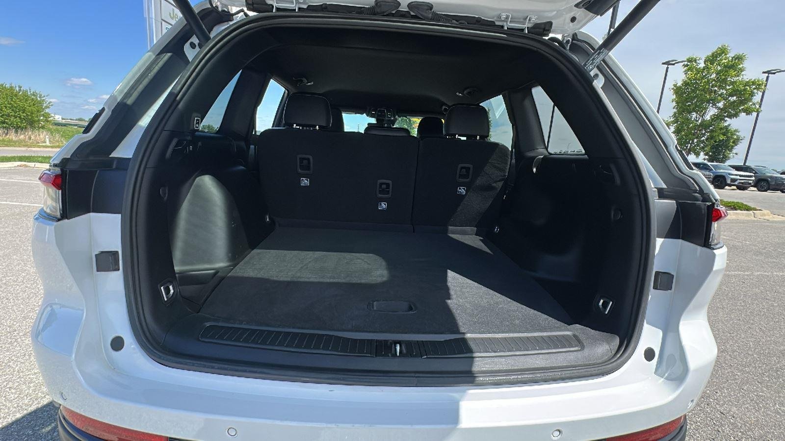 Used 2025 Bright White Clearcoat Jeep Altitude image 29