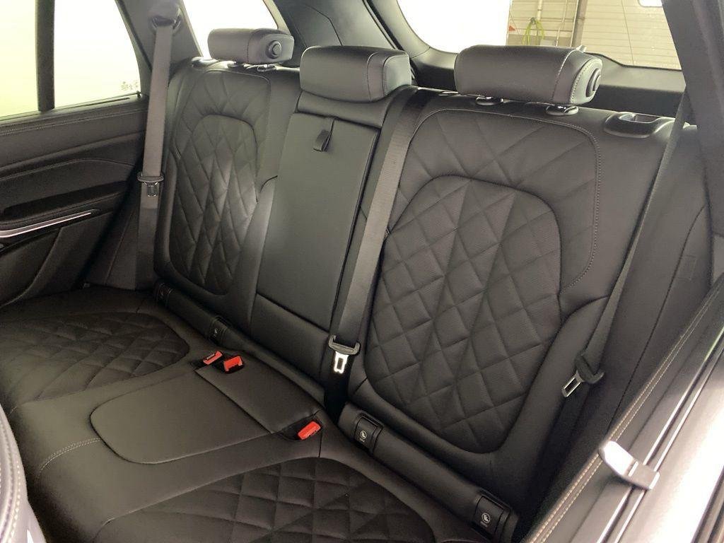 2026 BMW X5 M60i - Photo 8