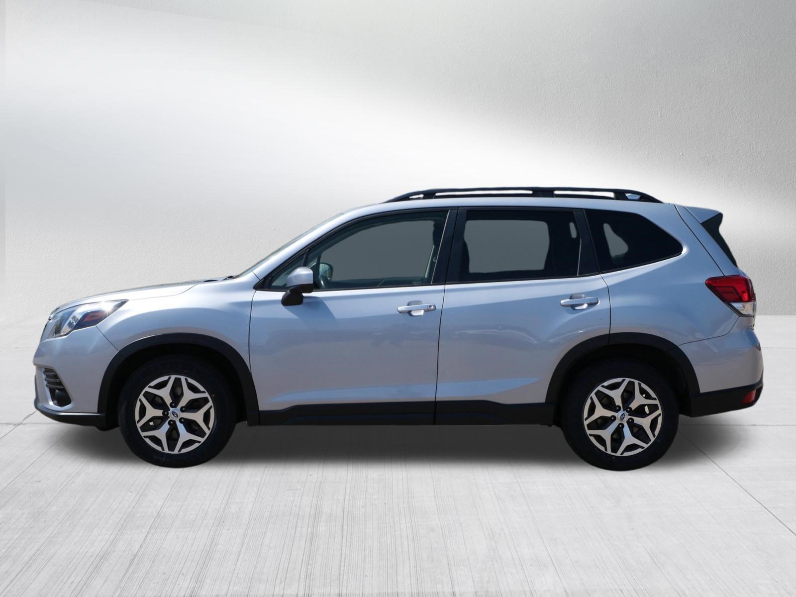 Used 2022 Ice Silver Metallic Subaru Premium image 4