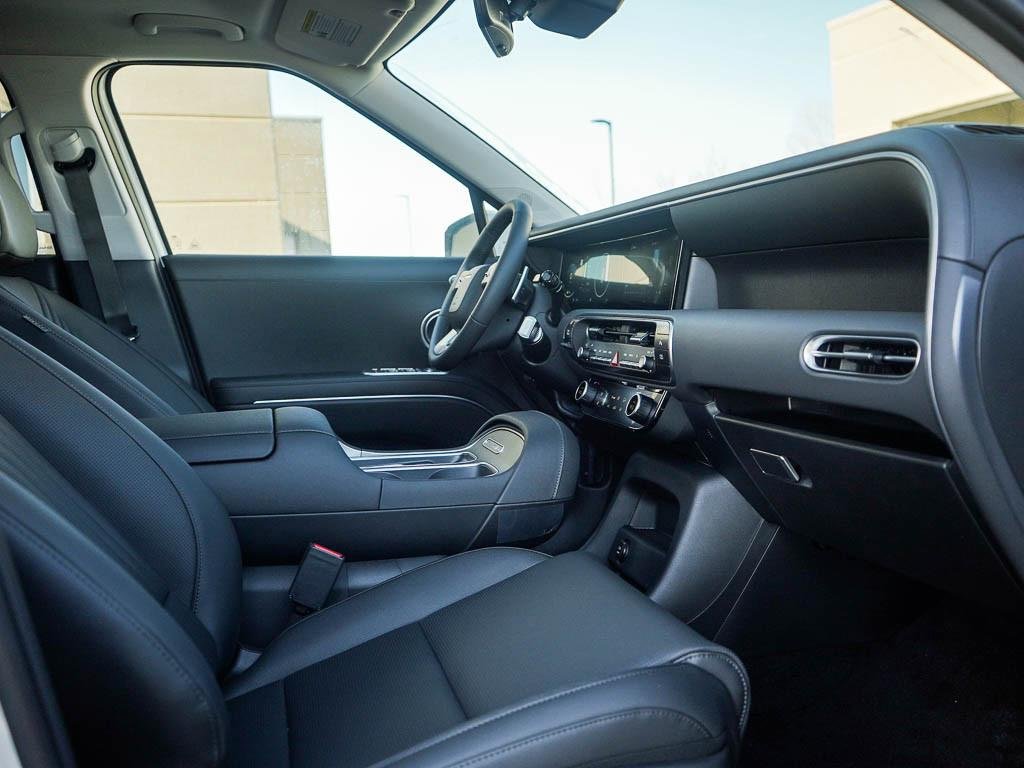 New 2026 Creamy White Pearl Hyundai SEL Premium 8P AWD image 37