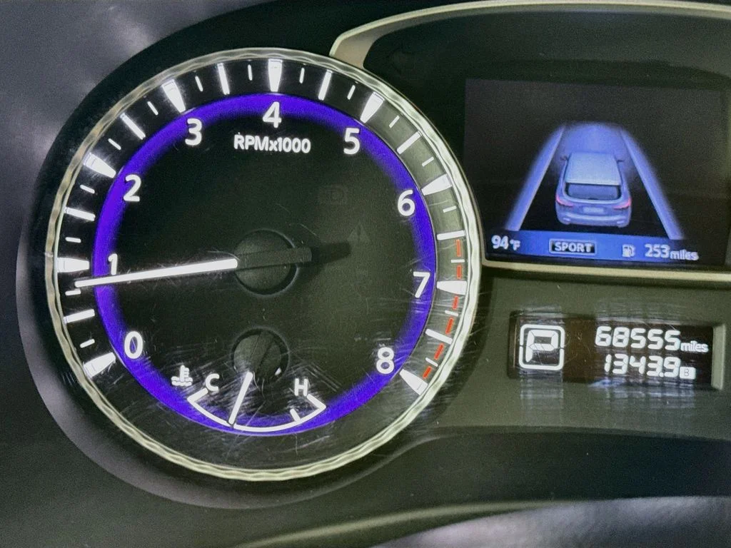 Certified Used 2019 White INFINITI LUXE image 16