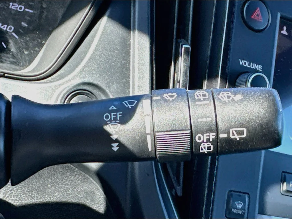 Used 2025 White Subaru Base image 14