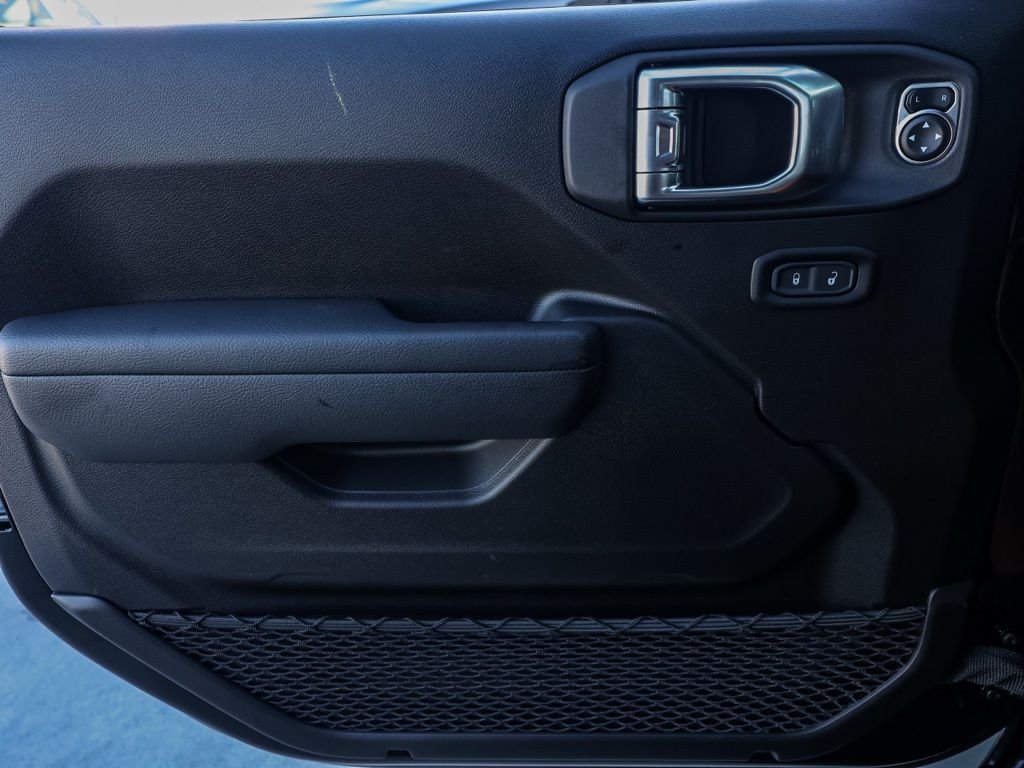 New 2026 Black Clear-Coat Exterior Paint Jeep Rubicon image 21