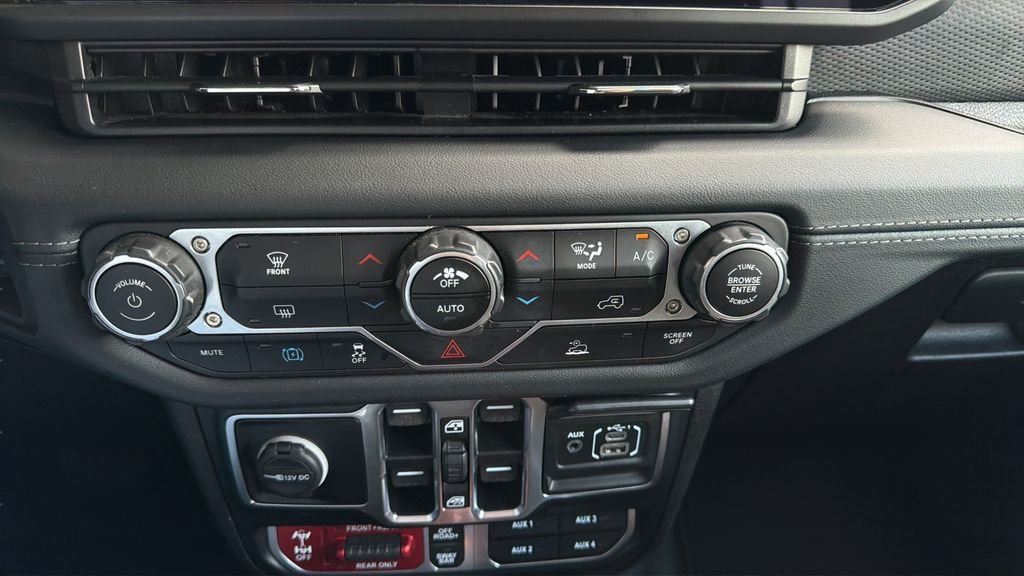 Used 2024 White Jeep Rubicon 4xe image 21