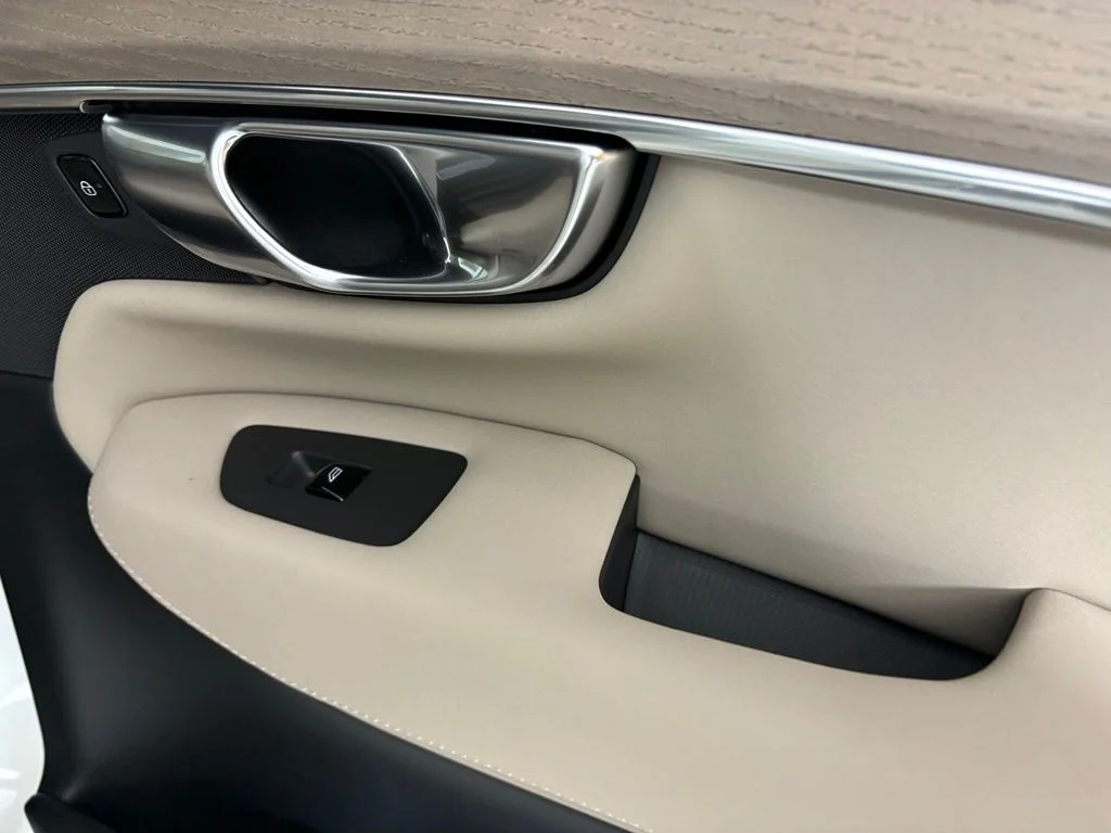 New 2026 Crystal White Volvo Plus image 16