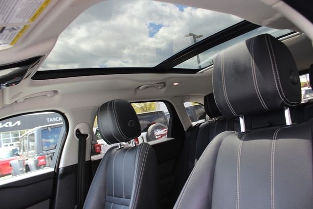 Used 2022 White Land Rover S image 19