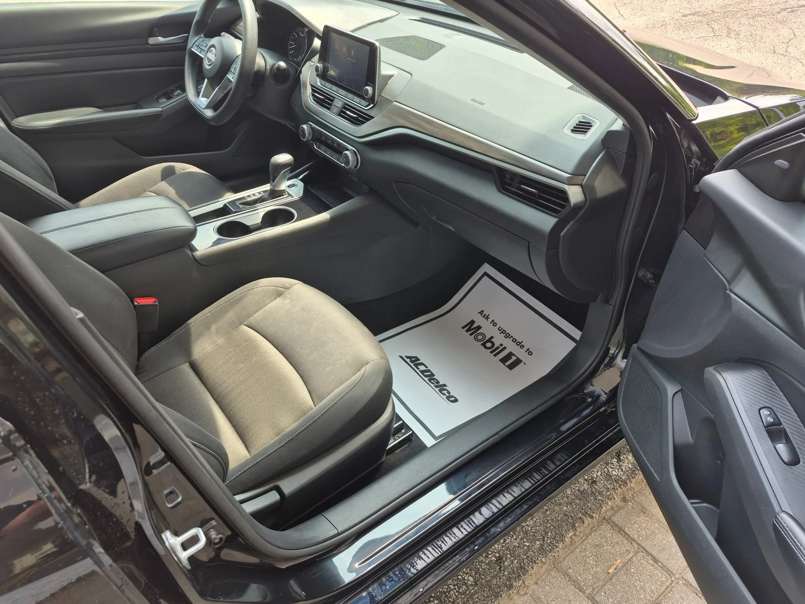 Used 2024 BLACK Nissan 2.5 SV image 4