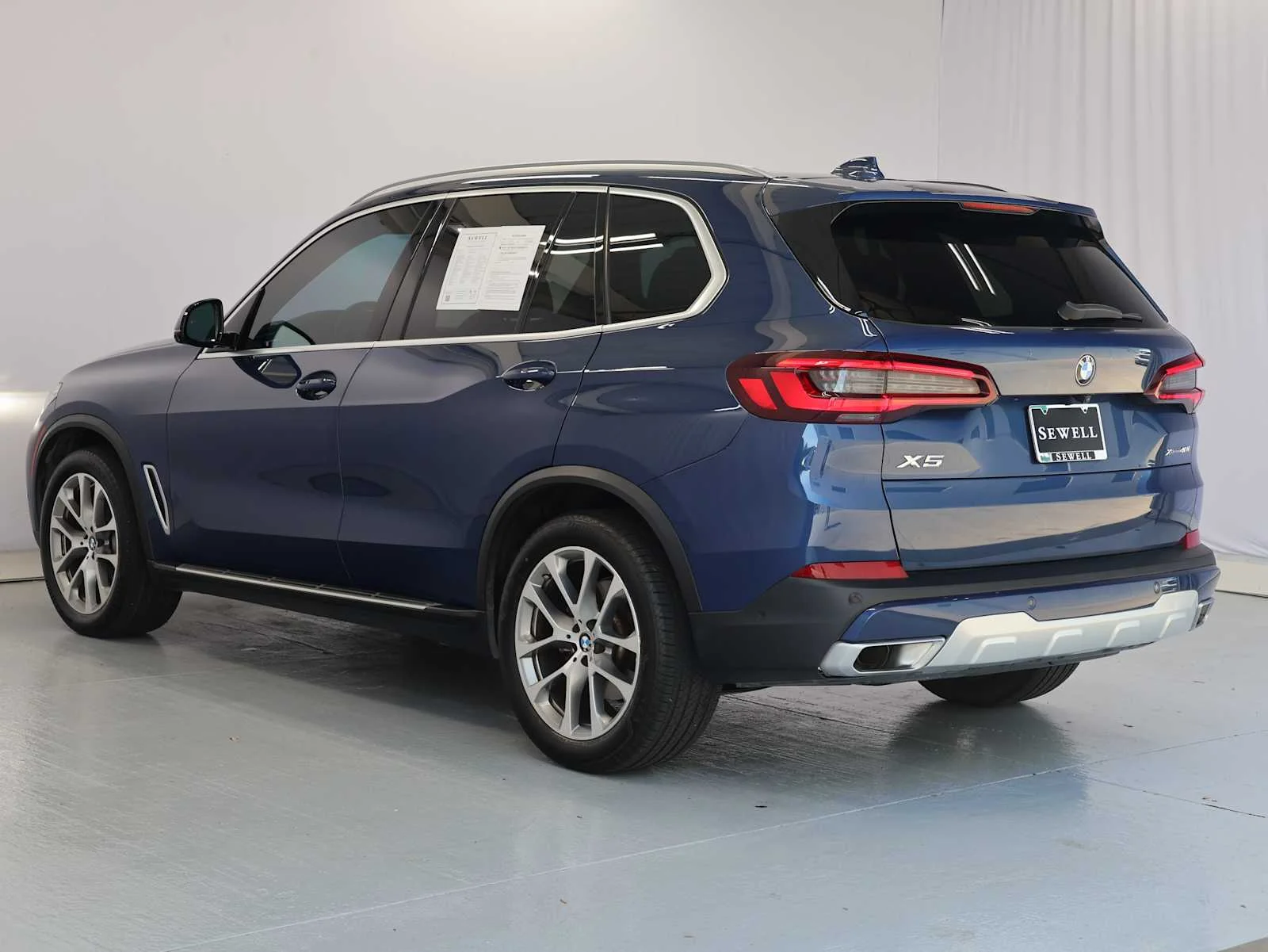 Certified Used 2023 Phytonic Blue Metallic BMW xDrive40i image 5