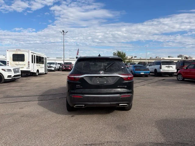 Used 2018 Includes Spectra Gray lower exterior accent color.) Buick Avenir image 6