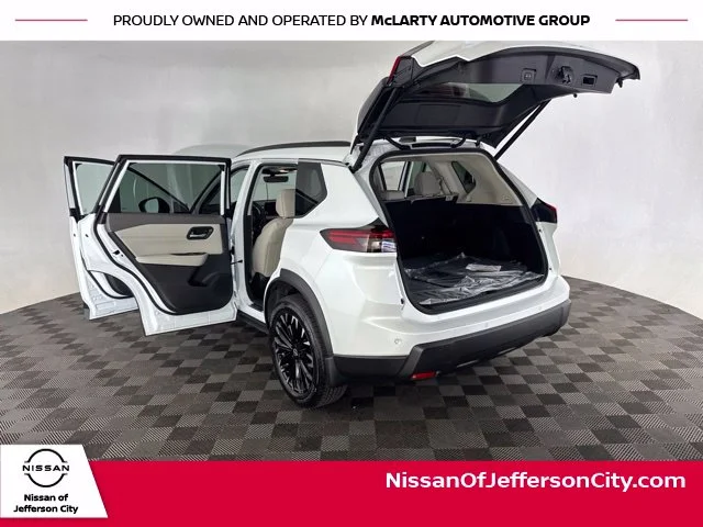 New 2026 Everest White Pearl TriCoat Nissan Dark Armor™ image 16