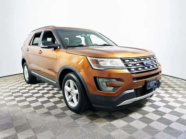 Used 2017 Blue Ford XLT image 1
