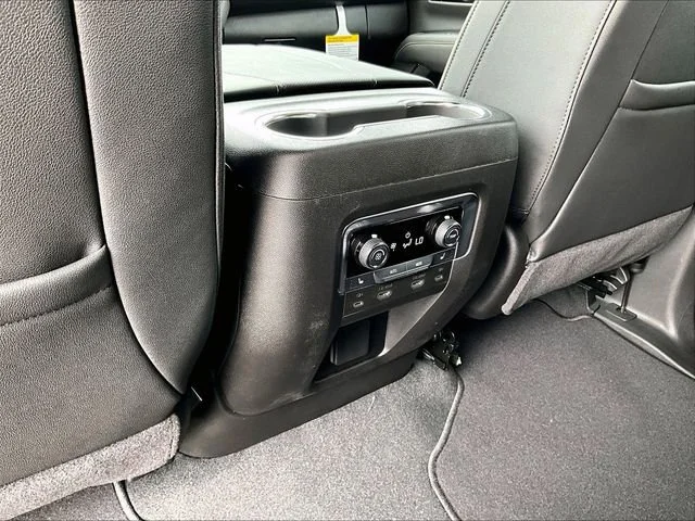 2026 Chevrolet Suburban Premier - Photo 18