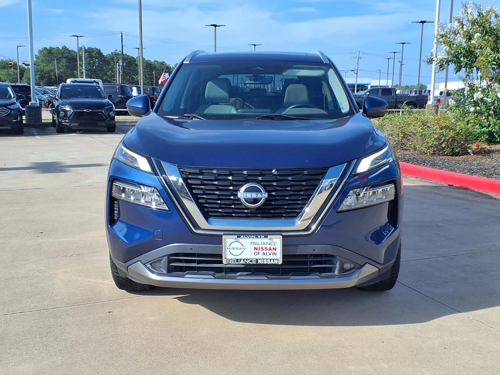 Used 2022 Blue Nissan SL image 5