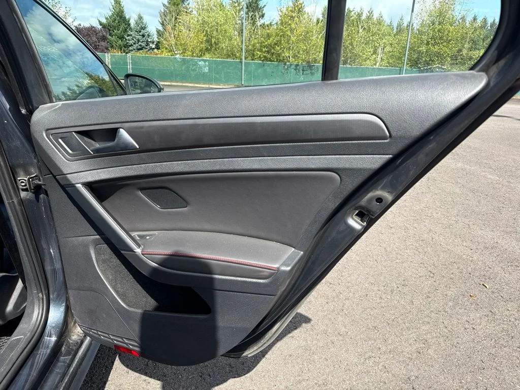 Used 2019 Night Blue Metallic Volkswagen 2.0T SE image 22