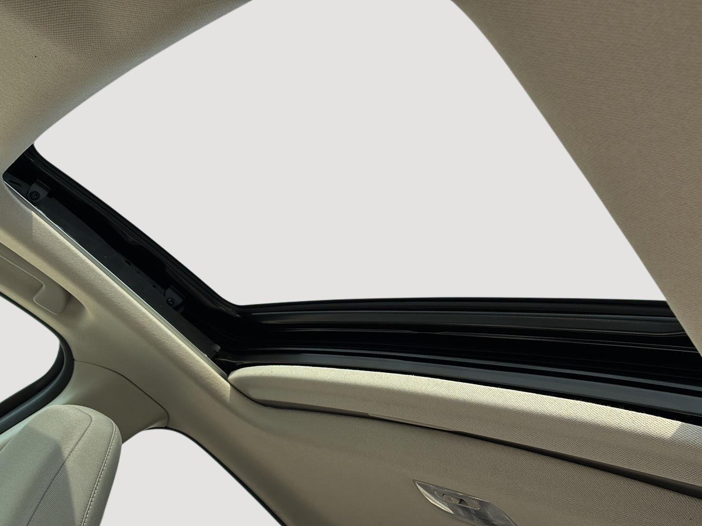 Used 2022 Lunar Silver Metallic Honda EX image 4