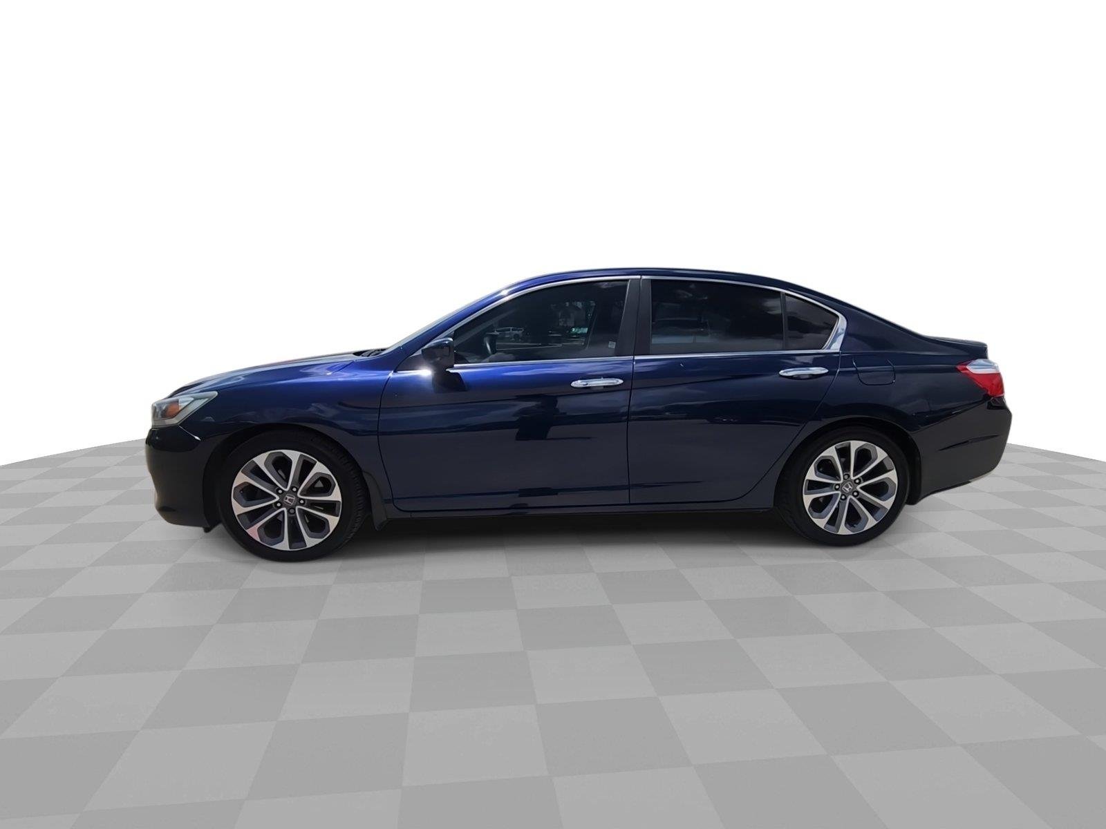Used 2015  Honda Sport image 5
