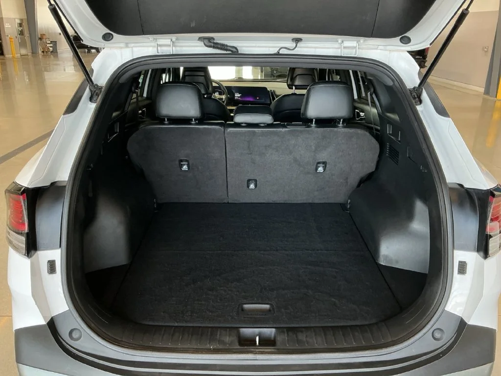 Used 2023 White Kia X-Line image 29