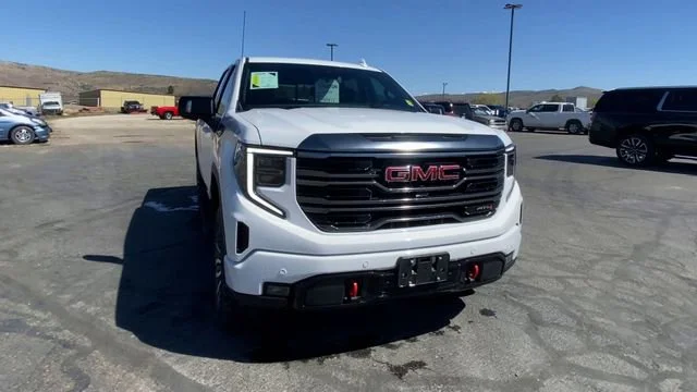 Used 2022 Summit White GMC AT4 image 3