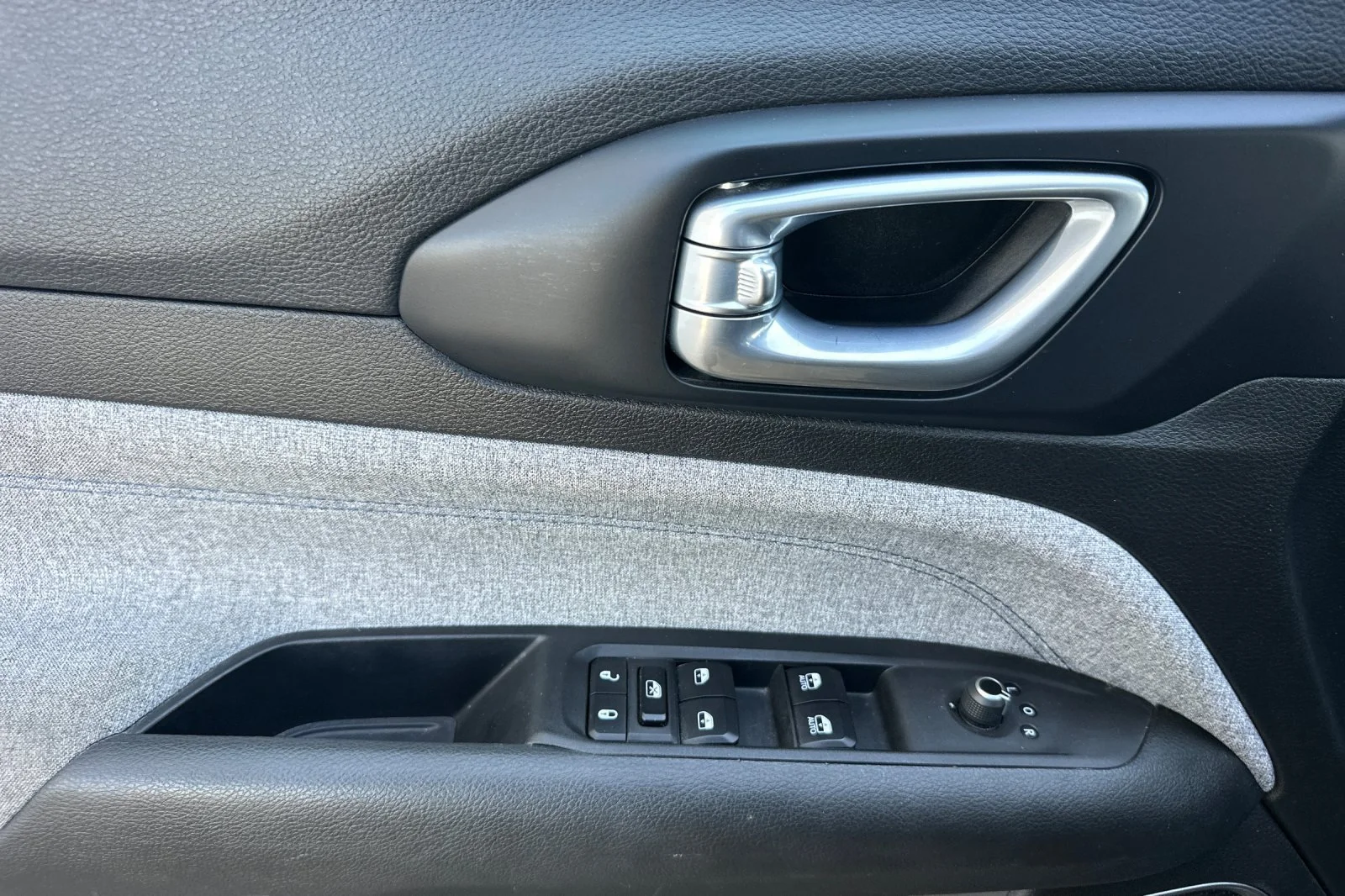 Used 2024 Gray Jeep Latitude image 11
