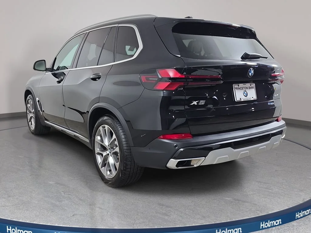Used 2026 Black Sapphire Metallic BMW xDrive40i image 8